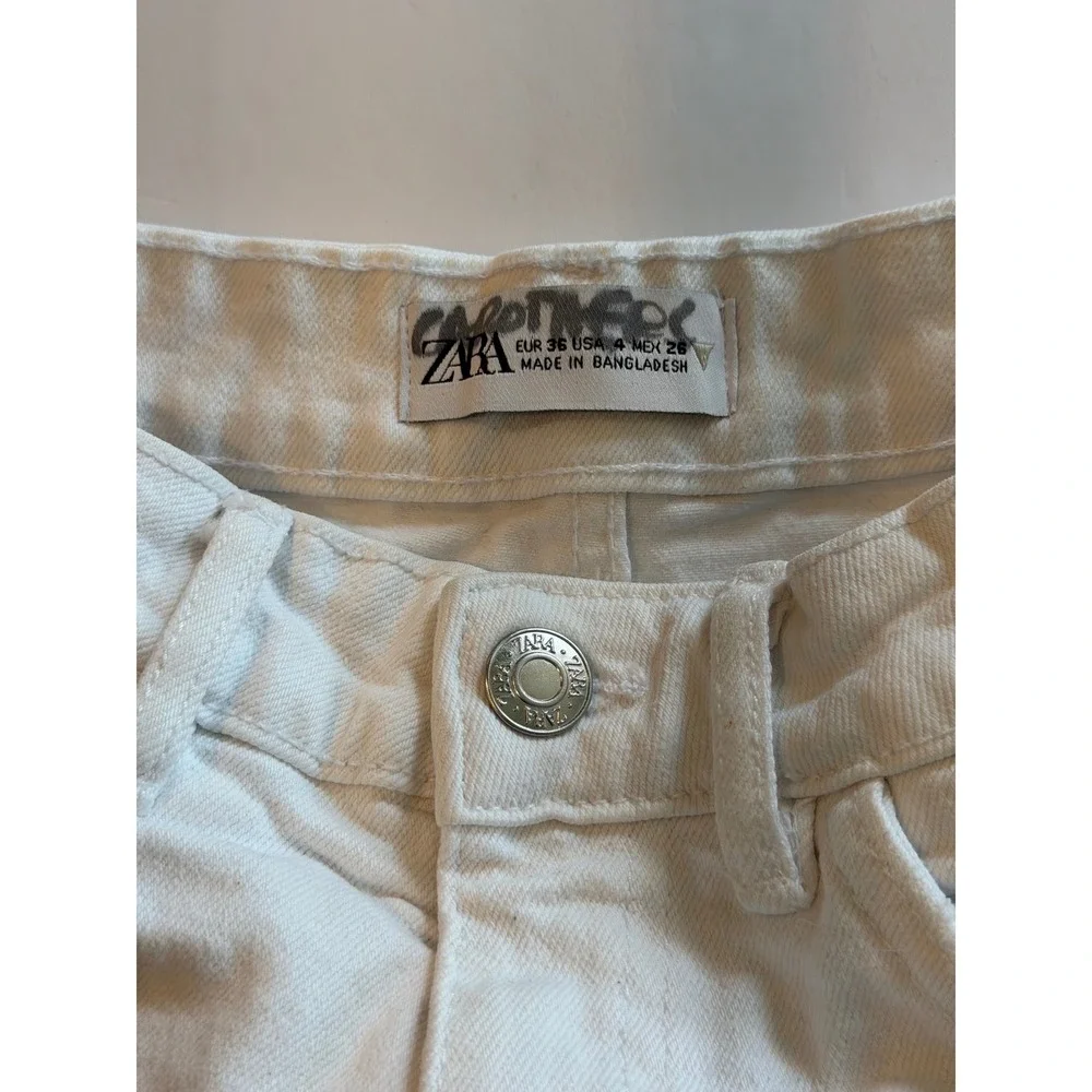 Zara Womens White High Waisted Distressed Denim Shorts Raw Hem Size 4‎